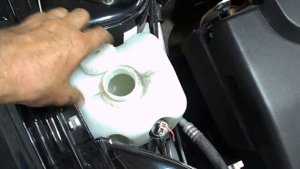 На Гранте = крышка бачка омывателя