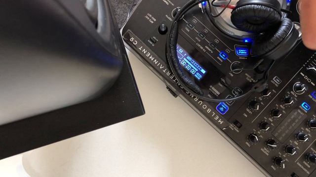 Sennheiser HD 25 Mark ii Problem with Headphone Port on DJ Console смотреть онлайн