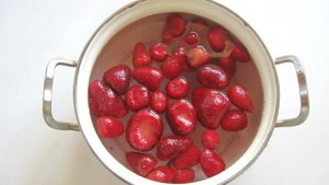 Кисель из мороженой клубники