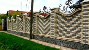 Красивые заборы из кирпича.