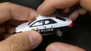 TAKARA TOMY TOMICA MODEL NO.110 TOYOTA CROWN PATROL CAR POLICE CAR 1/69 REVIEW & PLAY CAR TOY