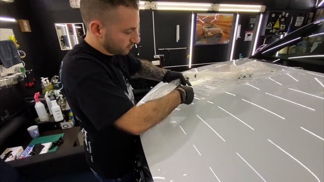 #AUDI #Q8 Полная оклейка кузова в два слоя. Часть 1. Съём старой бронеплёнки. смотреть онлайн