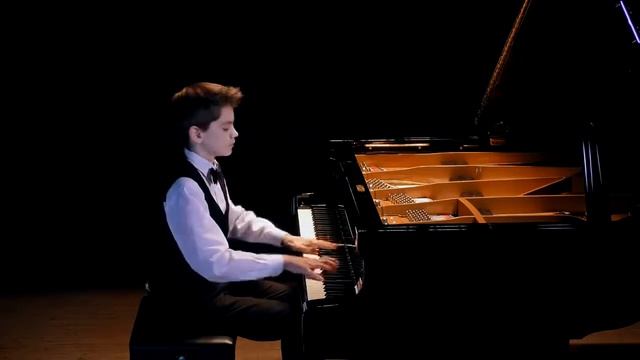 Логинов Максим Романович - П. И .Чайковский "Экспромт" ор.72 смотреть онлайн