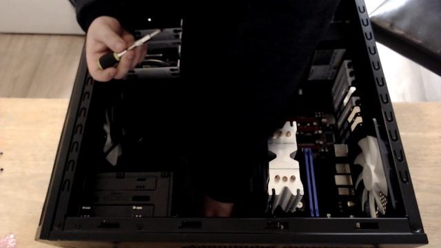 X79 Gaming PC build with Xeon E5 2690 (PART 1) смотреть онлайн