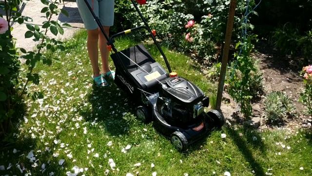 Газонокосилка SEQUOIA заменит мотокосу? Коси траву в удовольствие! смотреть онлайн