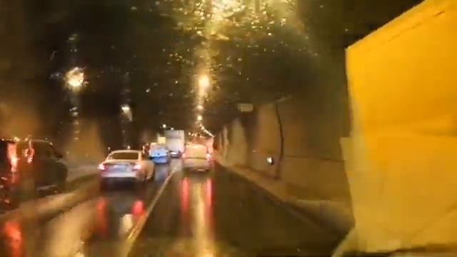 В Москве затапливает Лефортовский тоннель смотреть онлайн