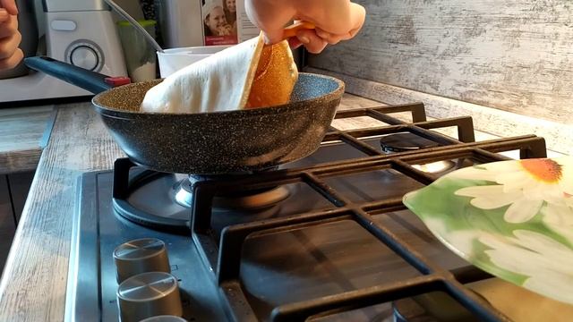 Готовлю сладкие блинчики на кефире смотреть онлайн