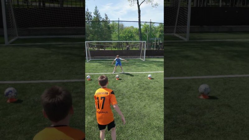 РАСКАЧАЛ ЗАЩИТНИКА  #футбол #football #footballskills #фкослятина #soccer #footballshorts #мфл #фк
