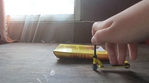 Лёгкие трюки на фингер самокате.