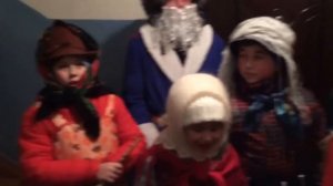 вот как надо колядовать на Рождество!)