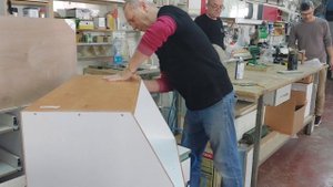 Идеальное исполнение.Как в Израиле  наклеивают  пластик на фанеру ( сендвич).