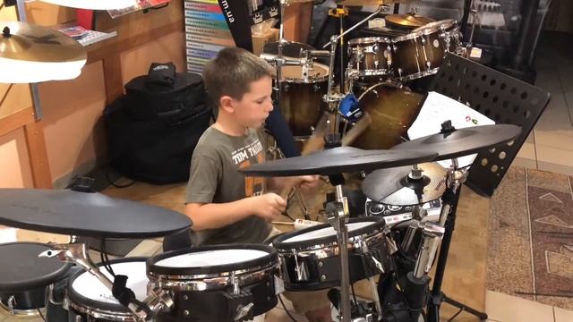 Урок на ударных инструментах. Ритм 6/8 смотреть онлайн