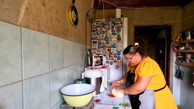 СИЖУ ОДНА В ДЕРЕВНЕ?ГЛАВНОЕ ПОГОДА В ДОМЕ?ПЕКУ ХЛЕБ И КАЙФУЮ?