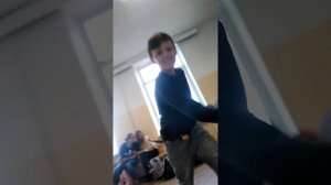 Сумасшедша араб буянит в школе