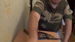 Сколько ножей носит с собой нормальный человек?  ;-)