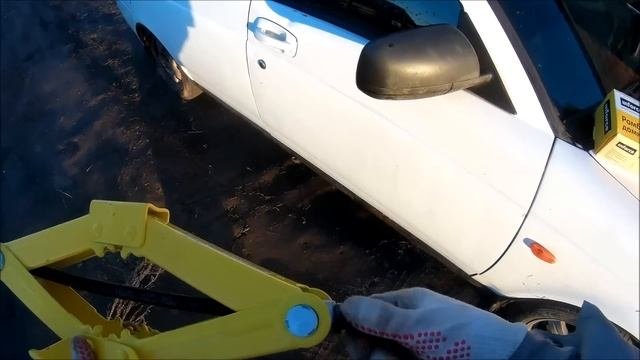 Сменил штатный домкрат!