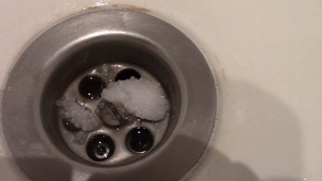 Забилась раковина? Прочищаем эффективно канализацию. Супер средство. Едкий натр как его использоват смотреть онлайн