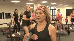 «Любовь с первого прыжка»: анапчанкам помогают поддерживать тело в тонусе в студии джампинга