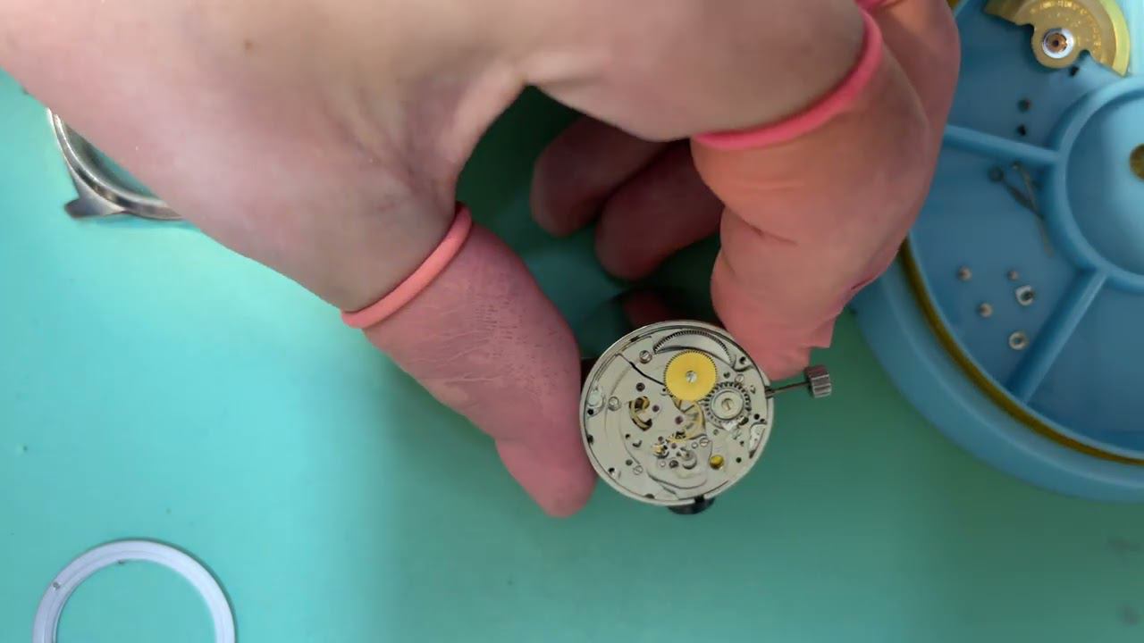 Обслуживание механизма ETA 2824-2 на примере Tissot PR 100 смотреть онлайн