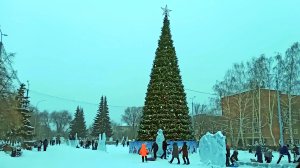 Магнитогорск, новогодняя ёлка и ледяной городок в сквере Консерваторском (02.01.2022)