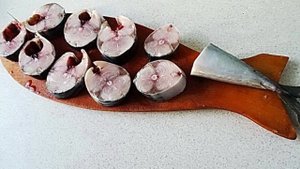 Скумбрия с овощами в томатном соусе