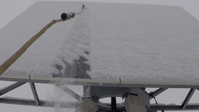 Трекер солнечных панелей. Как очистить от снега. 11 часть смотреть онлайн