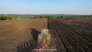 Два трактора FENDT 936 пашут поле с камнями специальными плугами Kverneland PN100