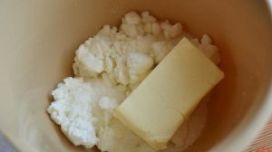 Торт из печенья, творога и банана