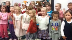 Ёлочке не холодно зимой (Я узнала маленький секрет) - Russian New Year Song