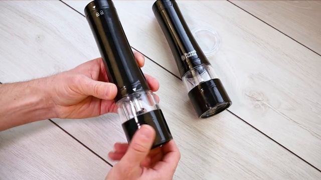 Мельницы для специй Russell Hobbs 28010-56 Black и 23460-56 смотреть онлайн