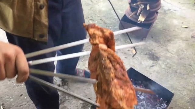 Свиная лопатка запечённая на мангале