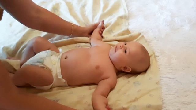 Как делать массаж грудничку