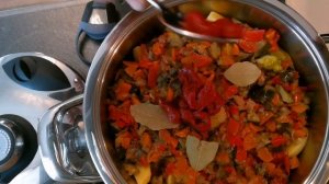 Замороженные продукты сварим за 10 минут. Замороженные: фаршированные перцы, фрикадели и овощи.
