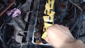 Вынимание штанг из головки блока цилиндров 402 двигатель