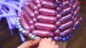 Фигура из шариков девочка. Композиция из ШДМ