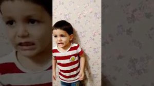 Мальчик 3 года, поет гимн РФ