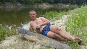 Рыбалка.Сом с человеческий рост!!😲#рыбалка #приколы #сом #гигант #квок #рыба