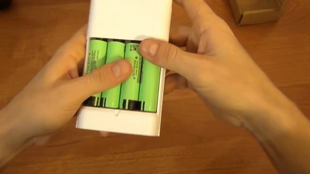 Обзор power bank TOMO v8-4 смотреть онлайн