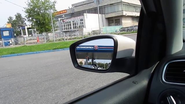 Bugatti Veyron с охраной. В Питере на бензоправке Кириши!