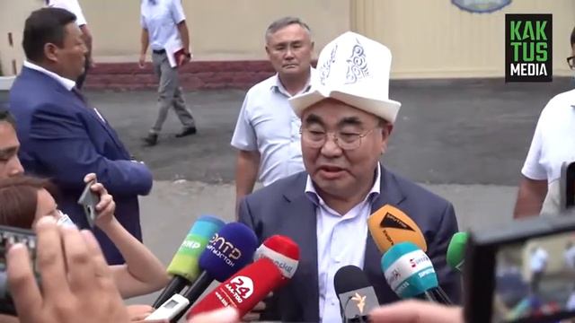 КИРГИЗИСТОН СОБИК ПРЕЗИДЕНТИ АСКАР АКАЕВ БИШКЕКГА ОЛИБ КЕЛИНДИ.