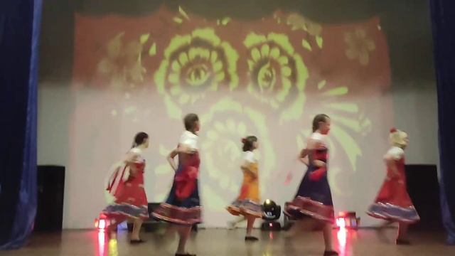 День Матери ,русско-народный танец "Ах,мамочка на саночка..." смотреть онлайн