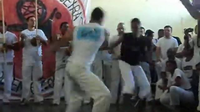 Batismo e Troca de corda do Grupo Magia da Capoeira 2012 смотреть онлайн