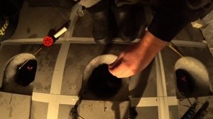 ОГРОМНЫЕ ЛЕЩИ ПОДНИМАЮТ ПОПЛАВКИ! Ловля леща на поплавок. Первый лед 2022-23