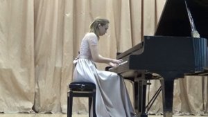 Ворсина Ксения, 18 лет. А. Аренский. Этюд "Лесной ручей".