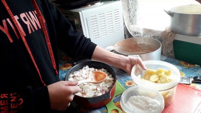 Горячее блюдо на день рождение.Мясо по-французски.