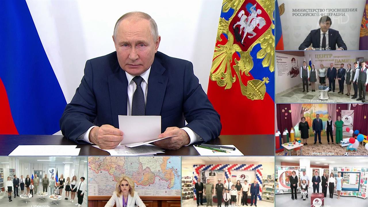 Президент по видеосвязи участвовал в церемонии открытия новых школ в нескольких регионах