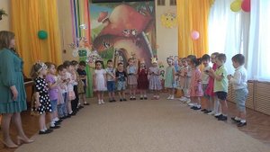 "Птички на кормушке" детский оркестр на кастаньетах и свистульках, средняя группа @ Арина Чугайкина