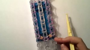 Плетение из резинок:Как сплести сову из резинок на станке.