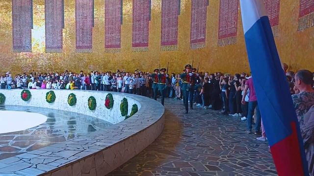 Смена Почётного Караула в Пантеоне Славы Мамаев Курган, Волгоград, 06 мая 2023 года, 11:00 часов смотреть онлайн
