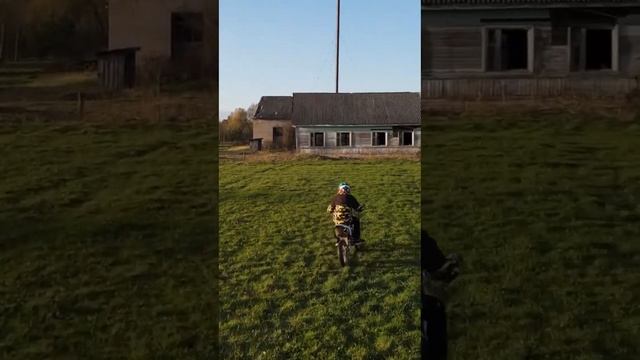 Сын катается на питбайке смотреть онлайн